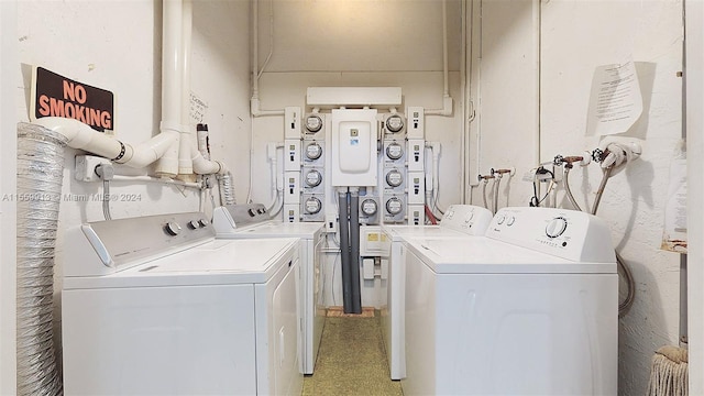 clothes washing area with washing machine and clothes dryer and washer hookup