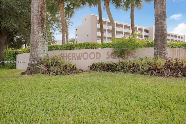 community sign with a yard