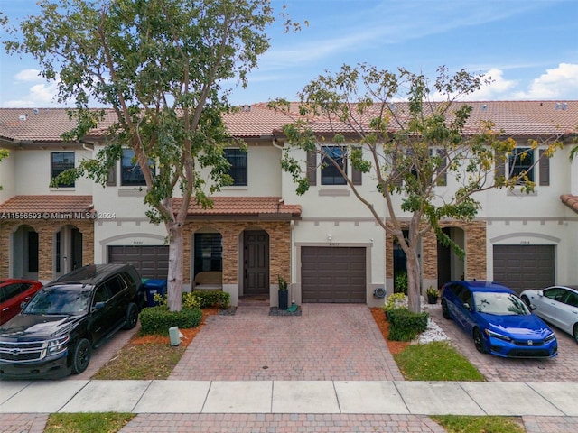 view of front of home featuring a garage