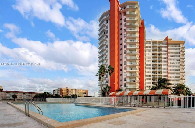 view of swimming pool