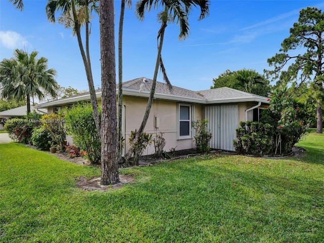 view of side of property featuring a yard