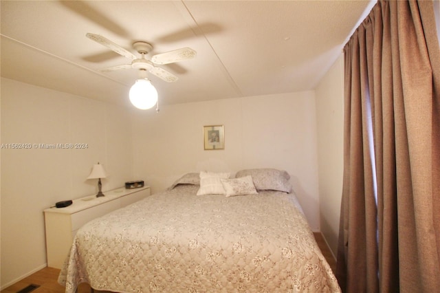 bedroom featuring ceiling fan