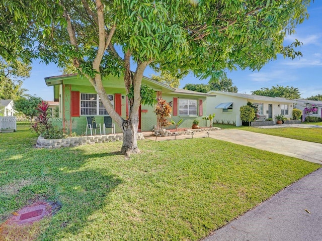 single story home featuring central AC and a front lawn