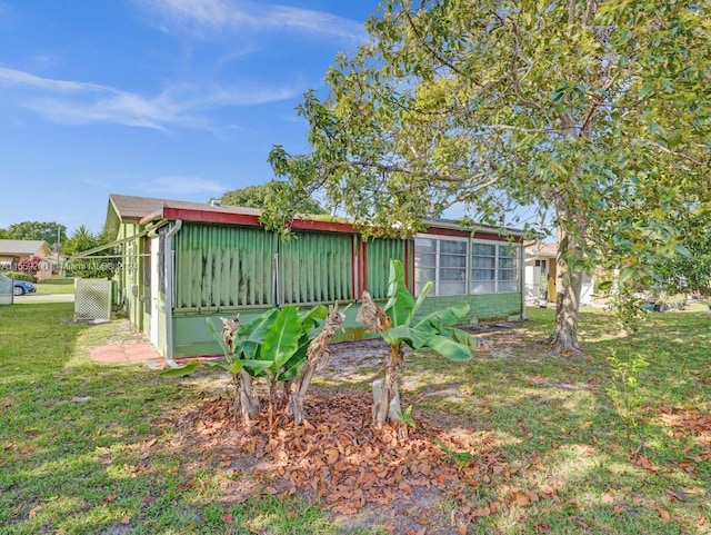 exterior space featuring a lawn