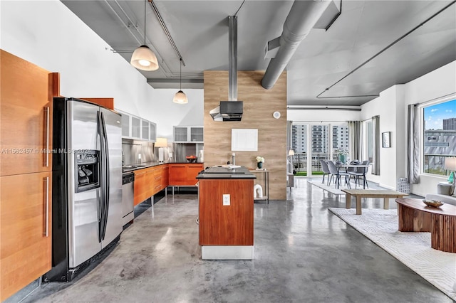 kitchen with a center island, stainless steel appliances, and hanging light fixtures