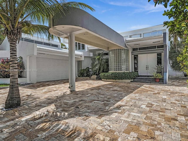 view of front of property featuring a garage