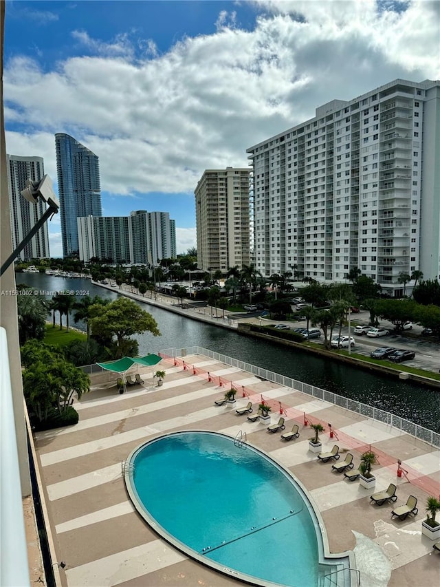 view of swimming pool featuring a water view