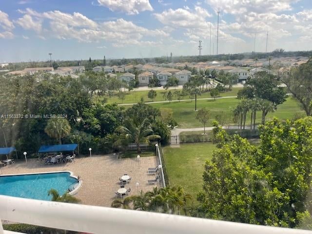 view of swimming pool