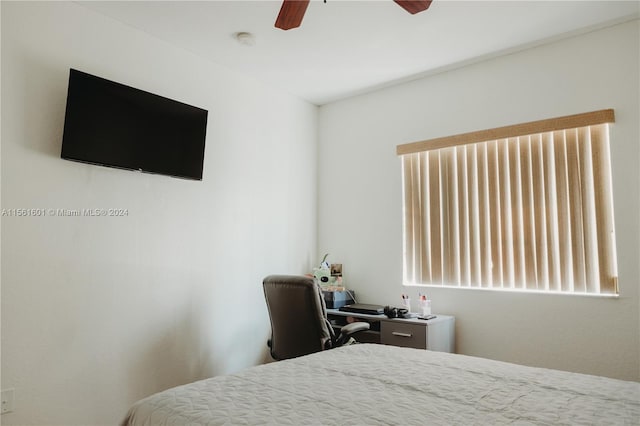 bedroom featuring ceiling fan