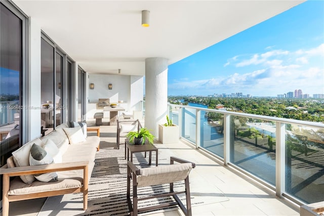 balcony with a view of city and an outdoor hangout area