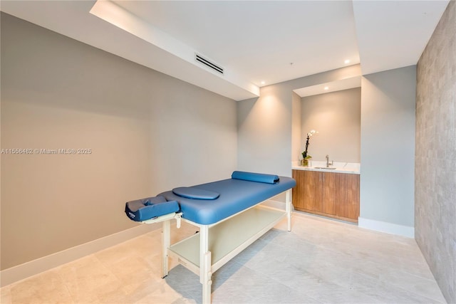 playroom featuring baseboards, visible vents, a sink, and recessed lighting