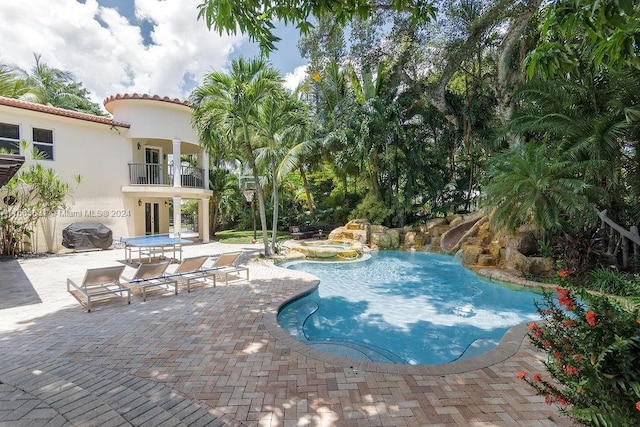 view of swimming pool featuring a patio