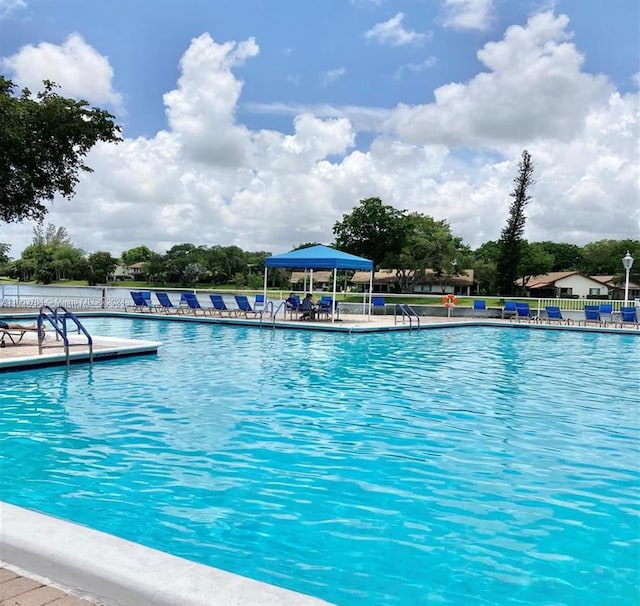 view of swimming pool