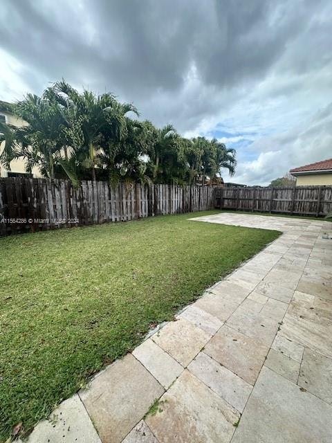 view of yard with a patio area