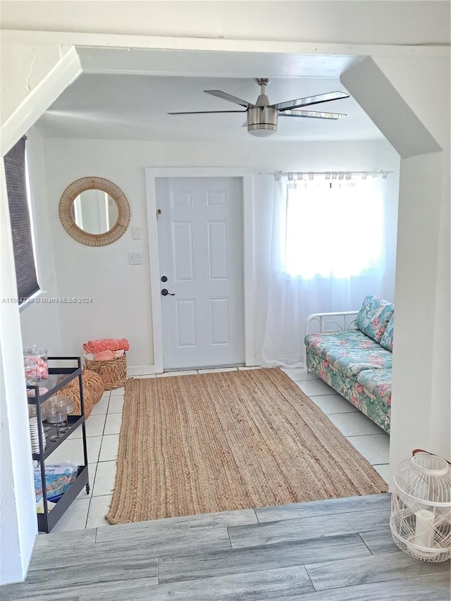 entryway featuring ceiling fan