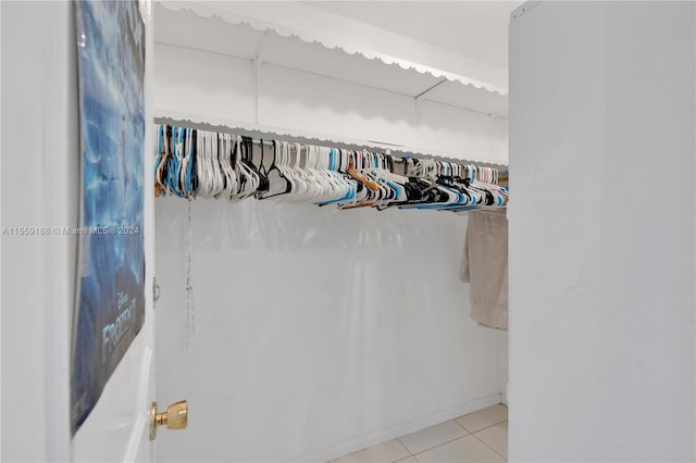 spacious closet featuring light tile patterned floors