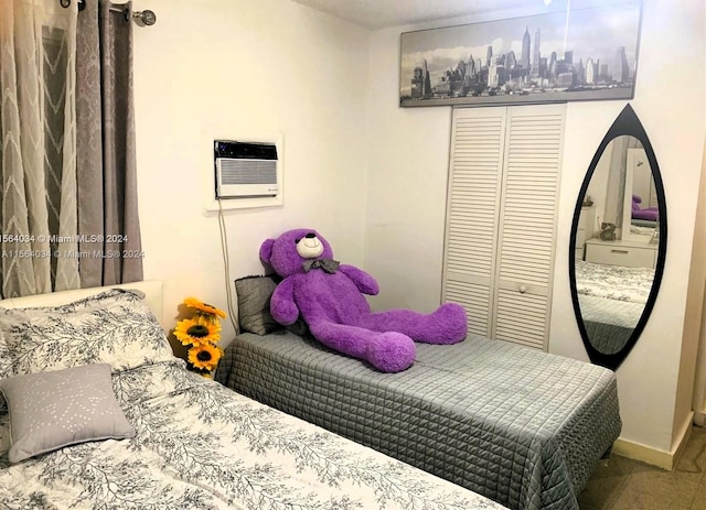 bedroom featuring an AC wall unit and a closet