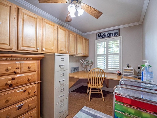 office area featuring ceiling fan, crown molding, and hardwood / wood-style floors