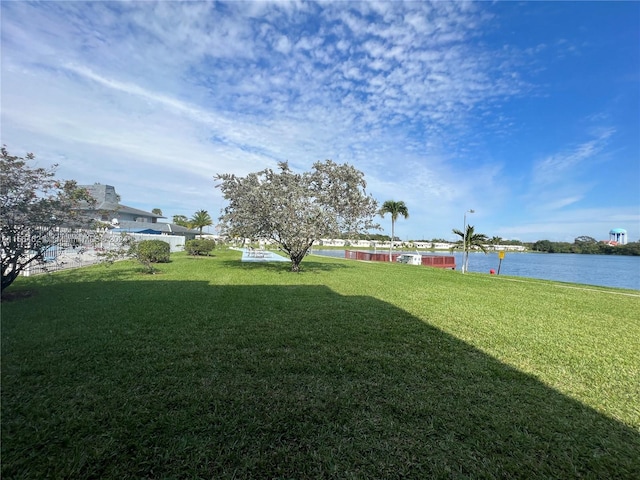 view of yard featuring a water view