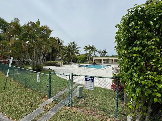 view of swimming pool with a lawn