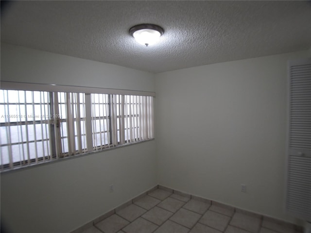 spare room featuring a textured ceiling