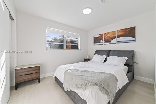 bedroom featuring a closet