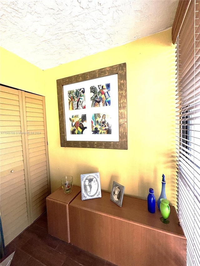 room details with wood-type flooring and a textured ceiling