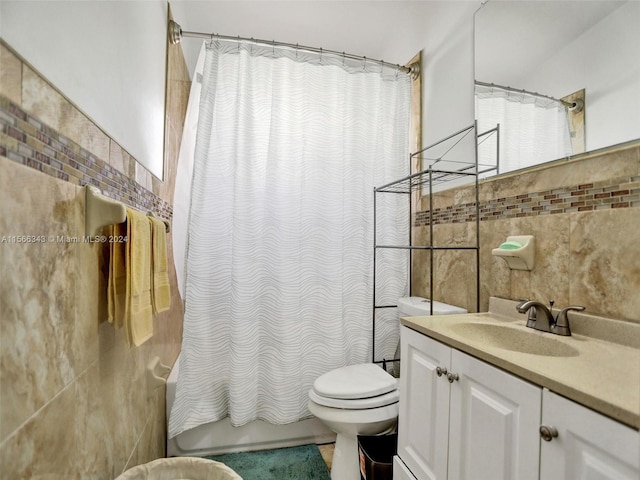 full bathroom featuring shower / tub combo with curtain, tile walls, tasteful backsplash, large vanity, and toilet