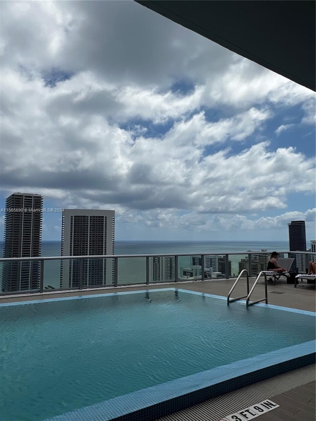 view of pool featuring a water view