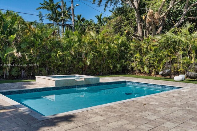 view of pool with an in ground hot tub and a patio area