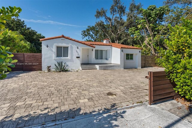 view of mediterranean / spanish-style home