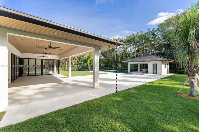 view of patio featuring a ceiling fan