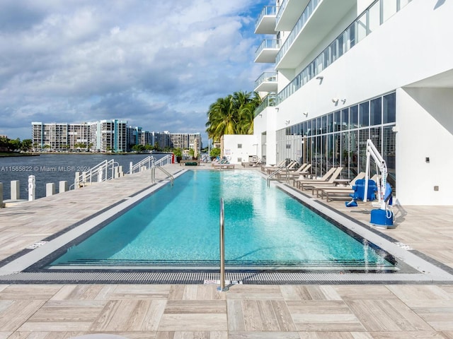 view of swimming pool