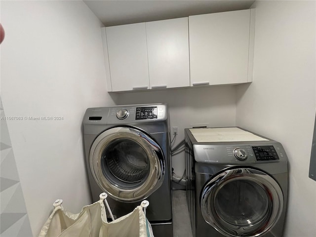 laundry room with cabinets and independent washer and dryer