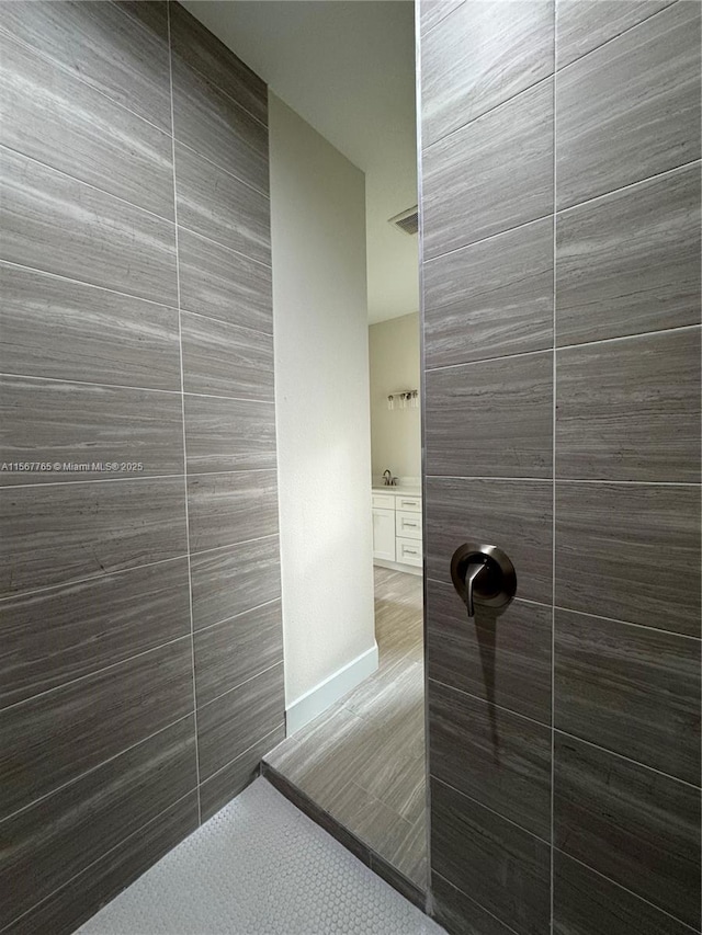 bathroom with tiled shower