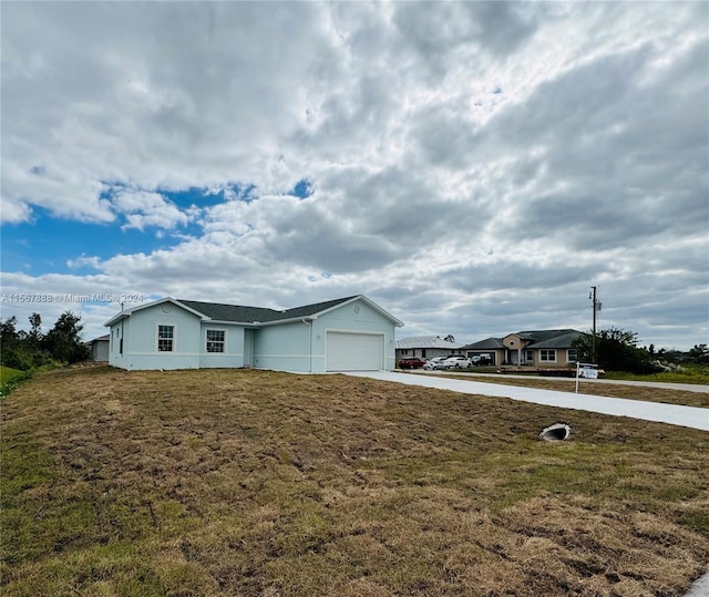 view of front facade featuring a front yard and a garage