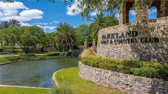 community / neighborhood sign featuring a water view