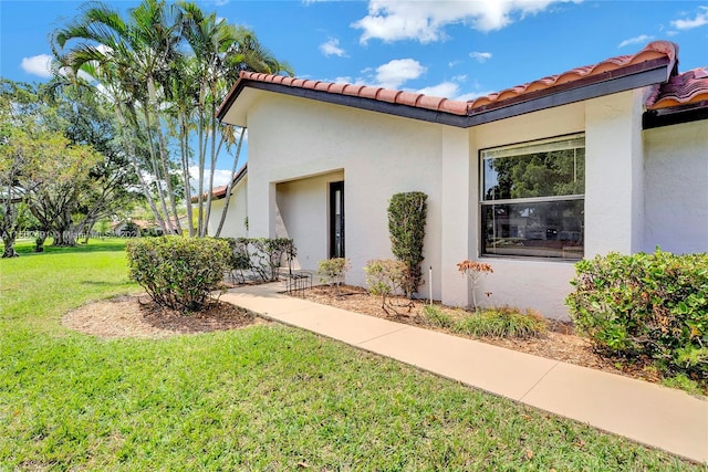 view of front of house with a front yard