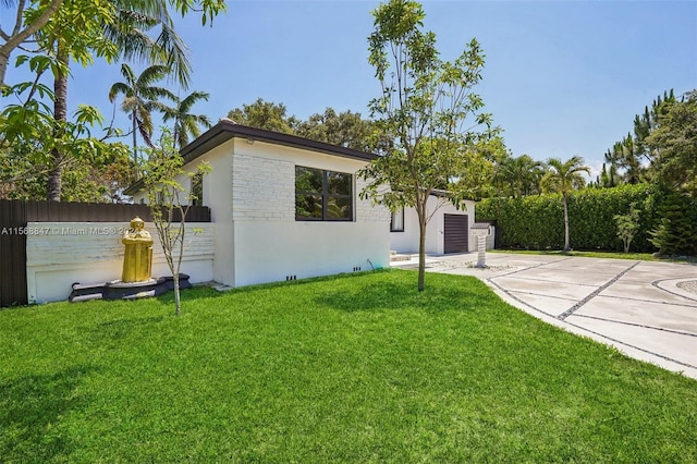 view of front of home with a front lawn