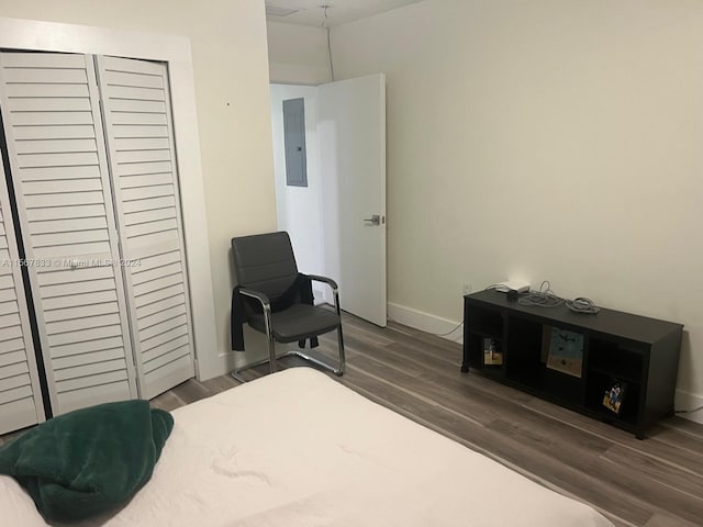 bedroom featuring dark wood-type flooring and a closet