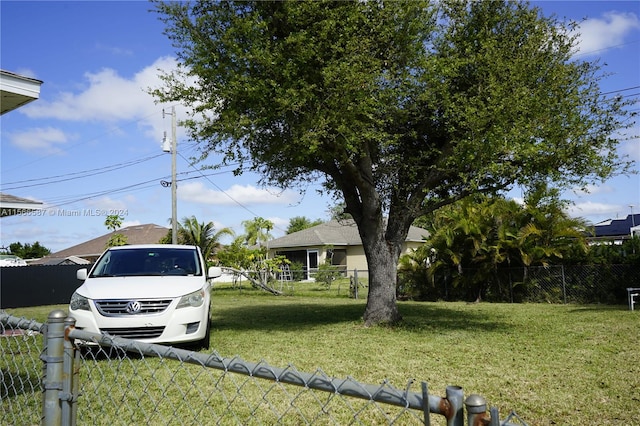 view of front of house with a front lawn