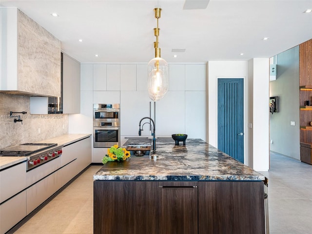 kitchen with stainless steel appliances, tasteful backsplash, dark brown cabinets, sink, and pendant lighting