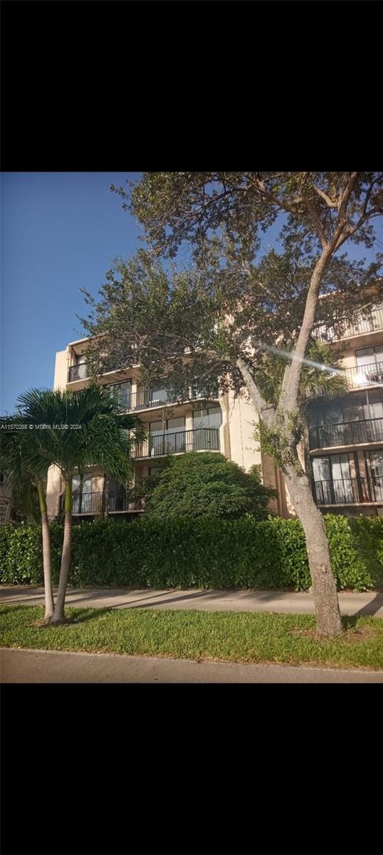 view of front of property with a balcony