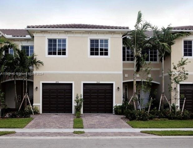 view of front facade with a garage