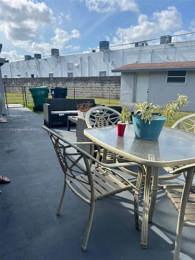 view of patio featuring an outdoor hangout area