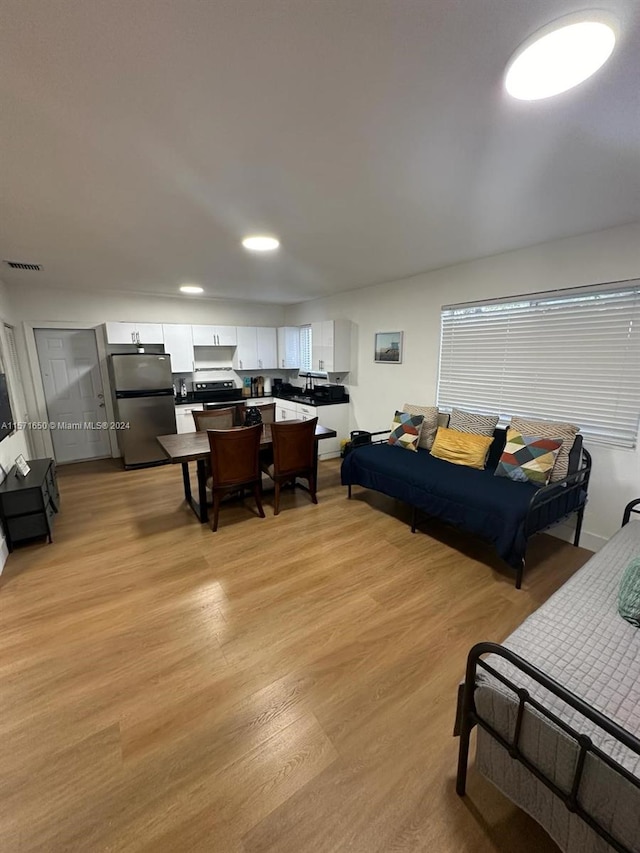 office area featuring light hardwood / wood-style flooring