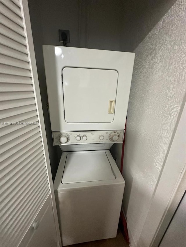 washroom with hookup for an electric dryer and stacked washer / drying machine