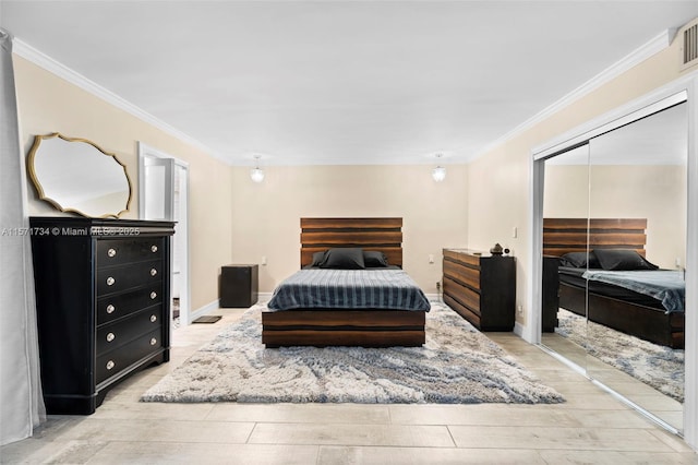 bedroom featuring ornamental molding, light hardwood / wood-style flooring, and a closet