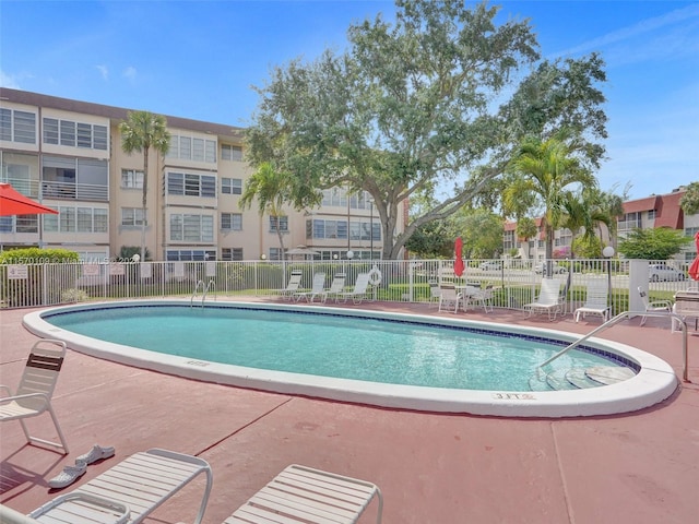 view of swimming pool