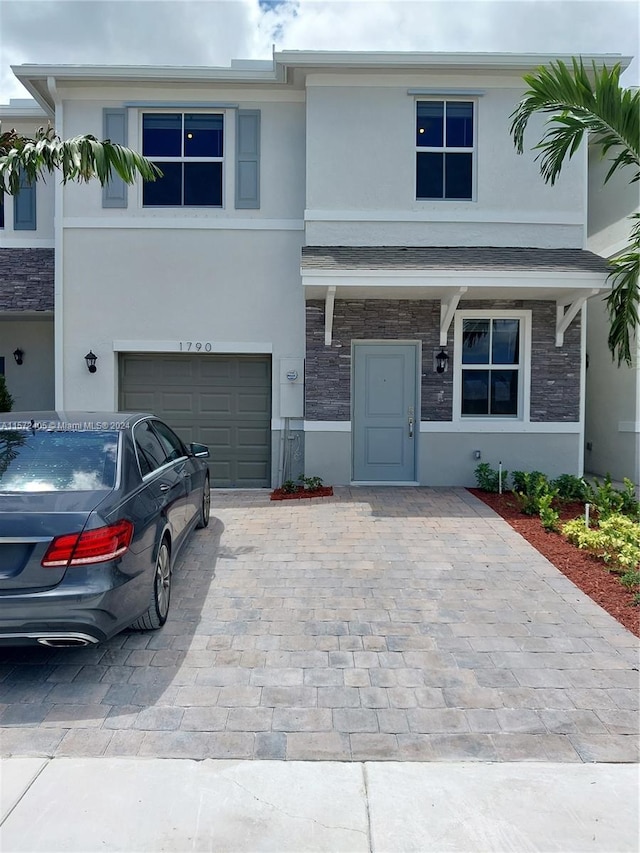 view of front facade featuring a garage